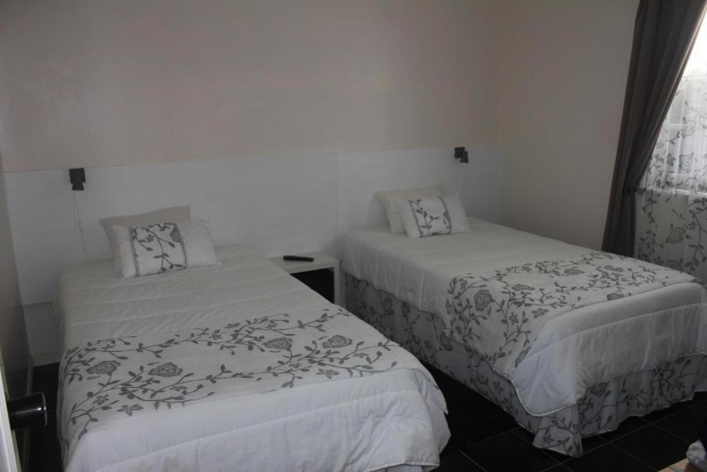 Moradia Familiar Novavista - T3 Hostel Madalena  Luaran gambar