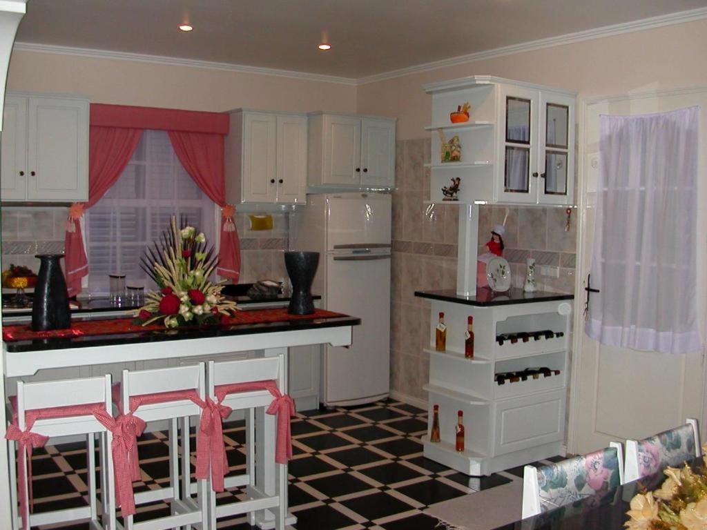 Moradia Familiar Novavista - T3 Hostel Madalena  Luaran gambar