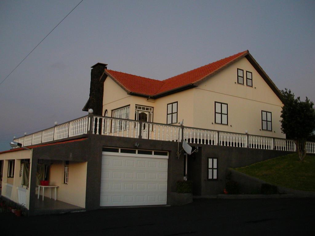 Moradia Familiar Novavista - T3 Hostel Madalena  Luaran gambar